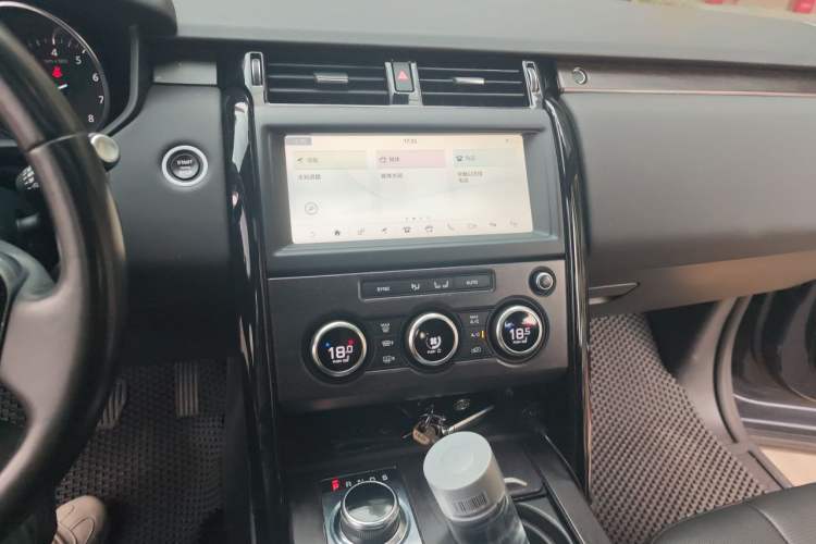 Used Land Rover Discovery 2018 3.0 SC V6 SE Audio And AC Panel