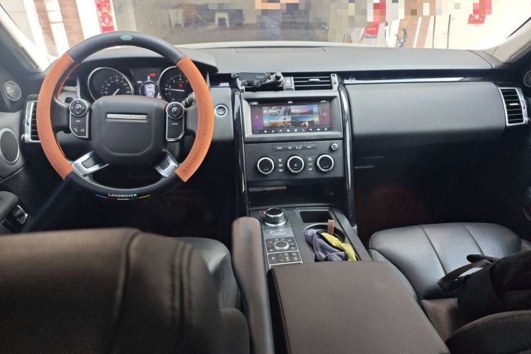 Used Land Rover Discovery 2018 3.0 SC V6 SE Center Console