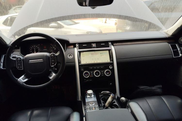 Used Land Rover Discovery 2018 3.0 SC V6 HSE Center Console