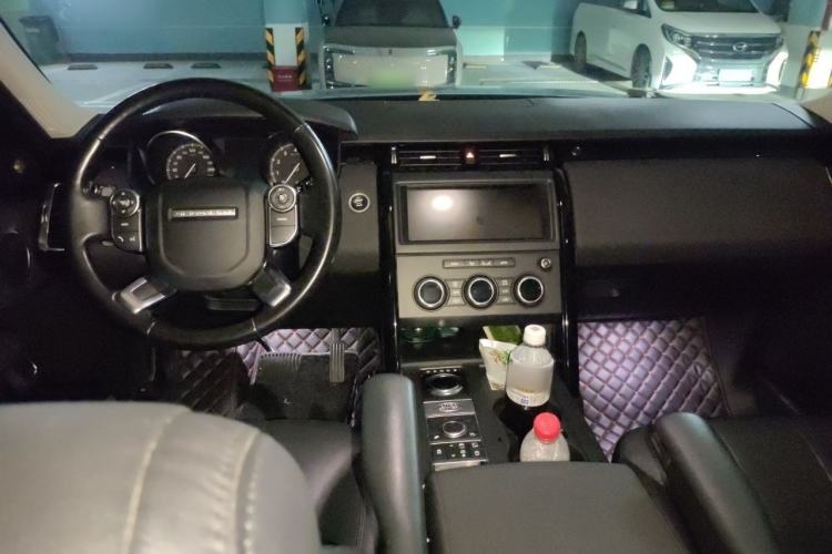 Used Land Rover Discovery 2018 3.0 SC V6 SE Center Console