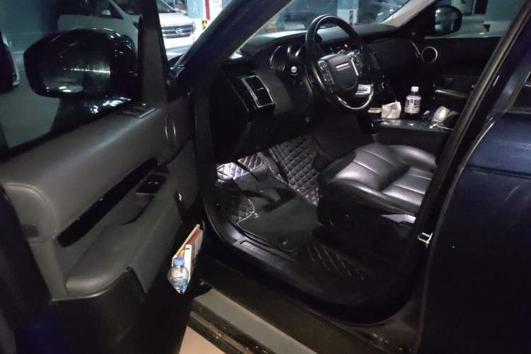 Used Land Rover Discovery 2018 3.0 SC V6 SE Driver Seat