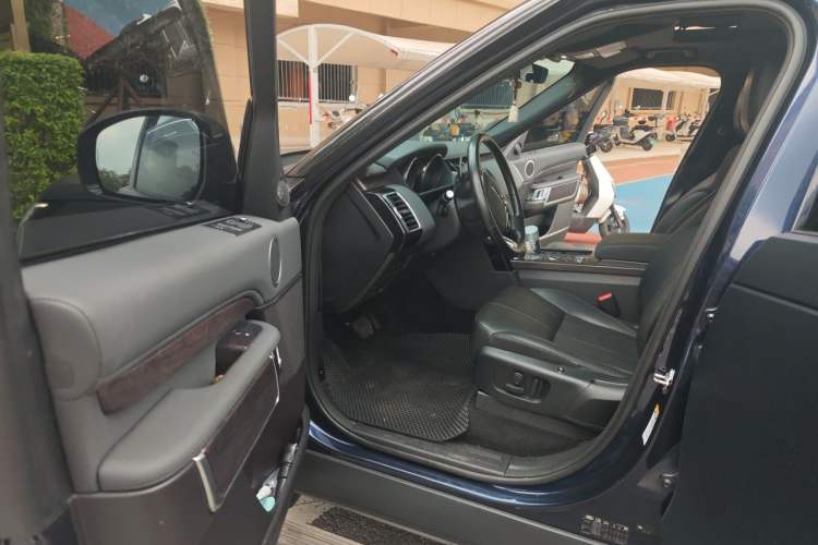 Used Land Rover Discovery 2018 3.0 SC V6 SE Driver Seat