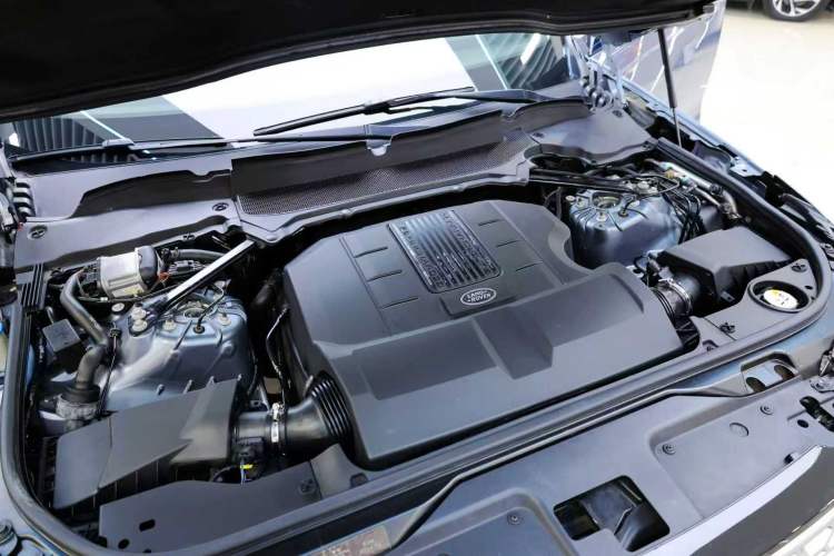 Used Land Rover Discovery 2018 3.0 SC V6 HSE Engine Bay