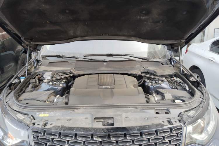 Used Land Rover Discovery 2018 3.0 SC V6 HSE Engine Bay