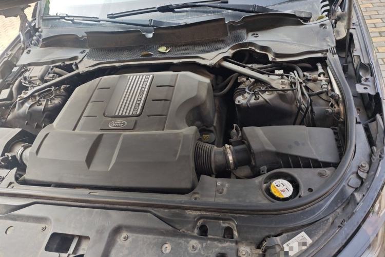 Used Land Rover Discovery 2018 3.0 SC V6 SE Engine Bay Left