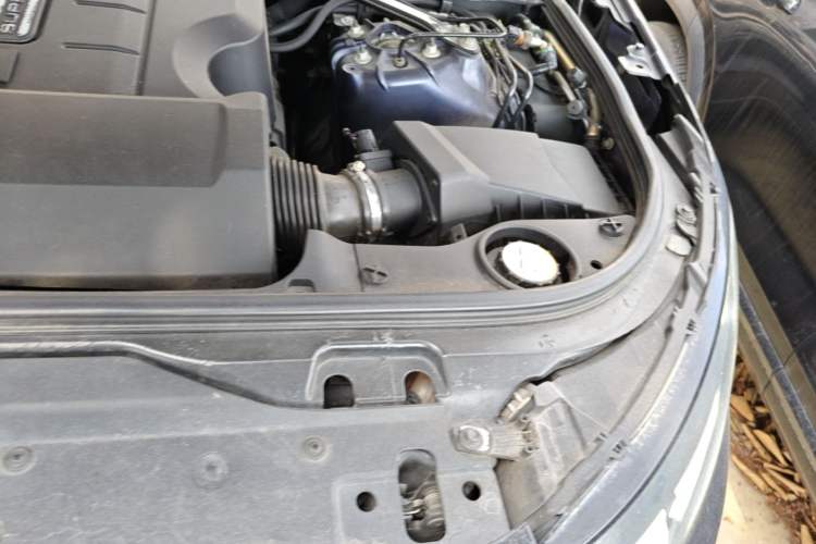 Used Land Rover Discovery 2018 3.0 SC V6 SE Engine Bay Left