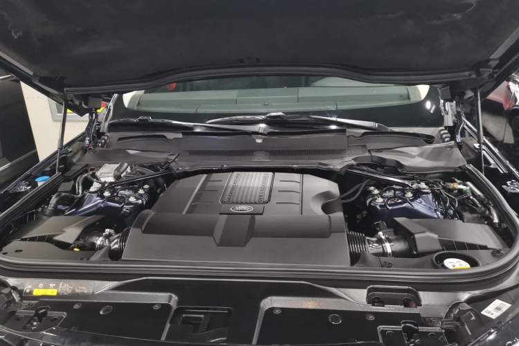 Used Land Rover Discovery 2018 3.0 SC V6 HSE Engine Bay