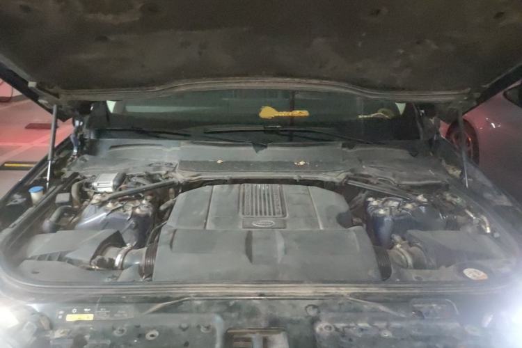 Used Land Rover Discovery 2018 3.0 SC V6 SE Engine Bay