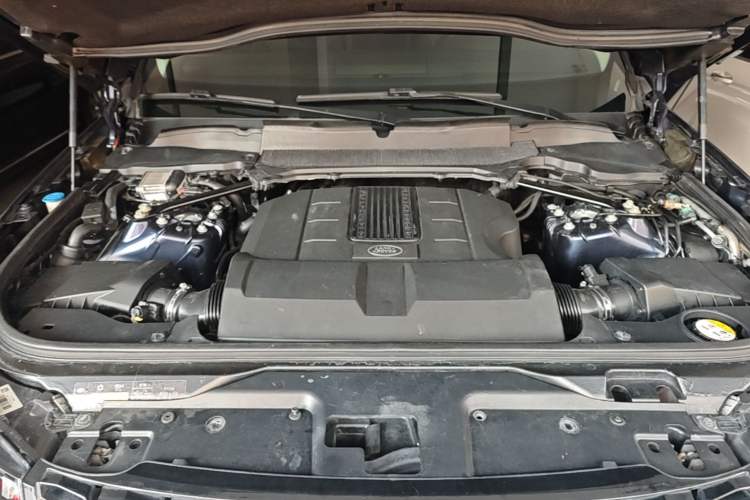 Used Land Rover Discovery 2018 3.0 SC V6 SE Engine Bay