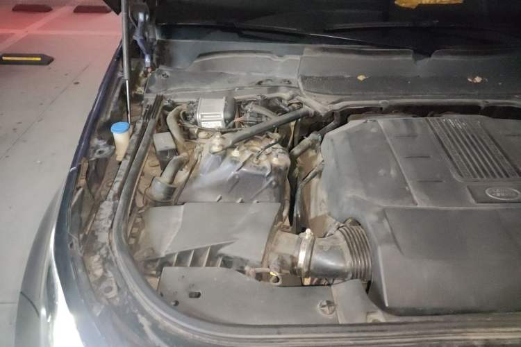 Used Land Rover Discovery 2018 3.0 SC V6 SE Engine Bay Right