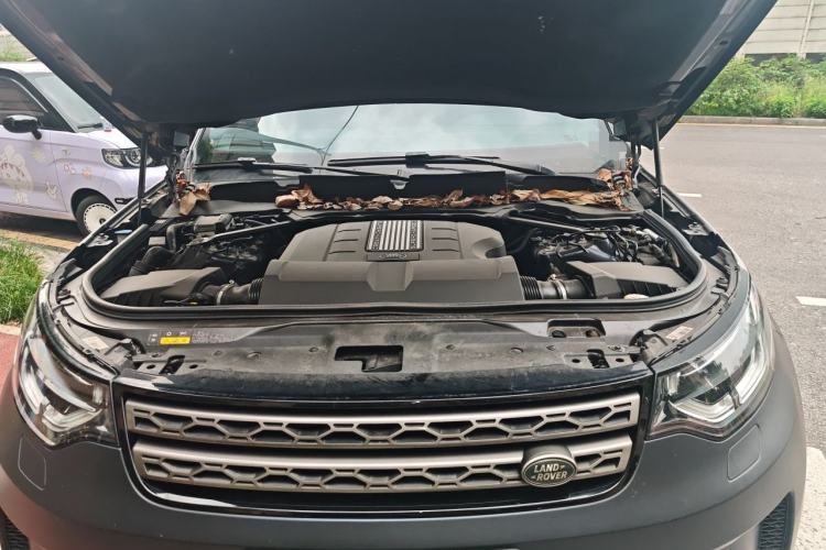 Used Land Rover Discovery 2018 3.0 SC V6 SE Engine Bay