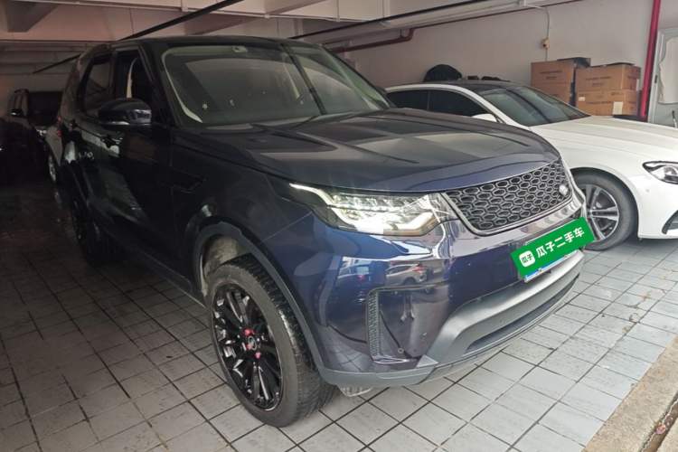 Used Land Rover Discovery 2018 3.0 SC V6 SE Front Right 45 Deg