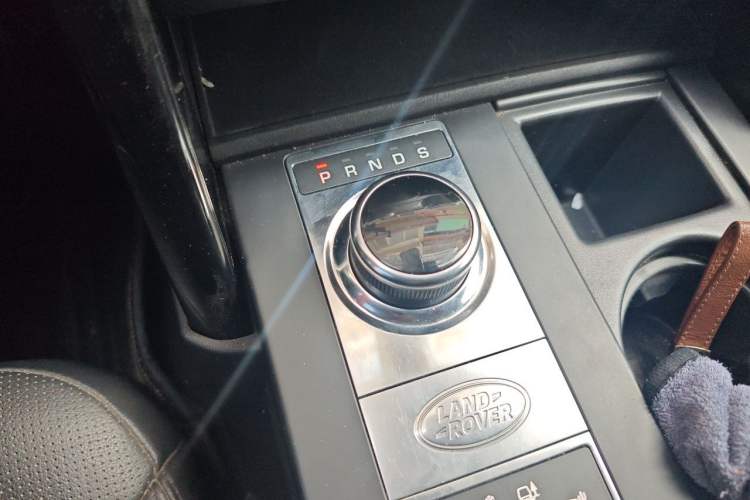 Used Land Rover Discovery 2018 3.0 SC V6 SE Gear Lever