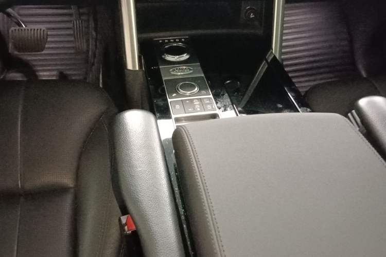 Used Land Rover Discovery 2018 3.0 SC V6 HSE Gear Lever