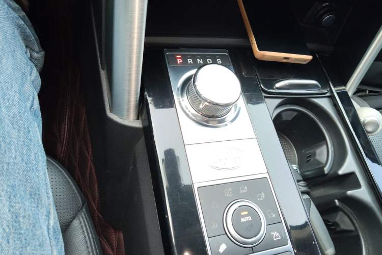 Used Land Rover Discovery 2018 3.0 SC V6 HSE Gear Lever