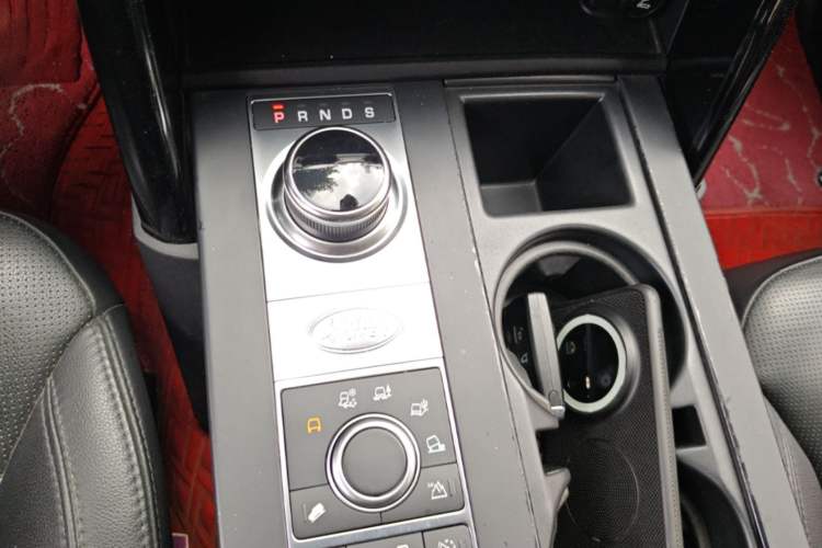 Used Land Rover Discovery 2018 3.0 SC V6 SE Gear Lever