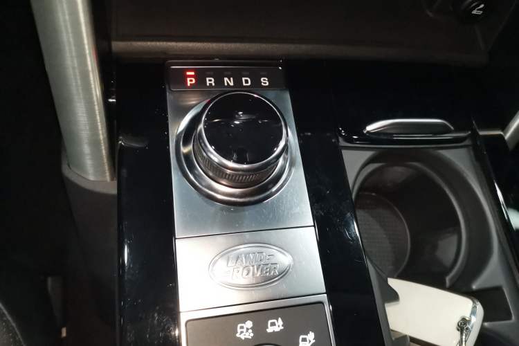 Used Land Rover Discovery 2018 3.0 SC V6 HSE Gear Lever