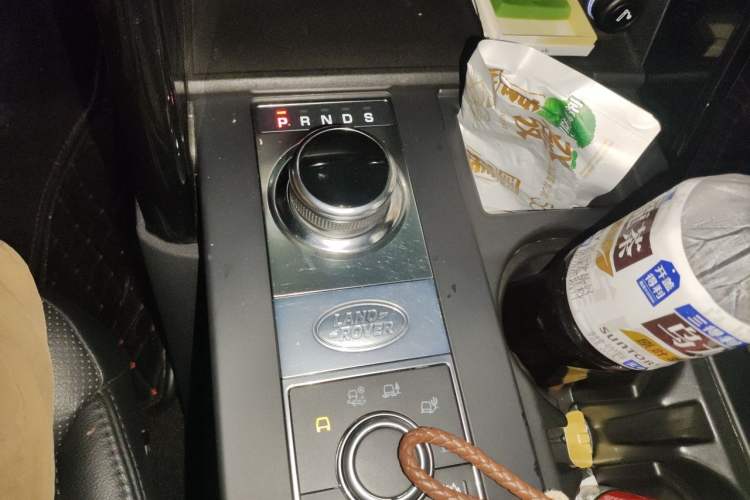 Used Land Rover Discovery 2018 3.0 SC V6 SE Gear Lever