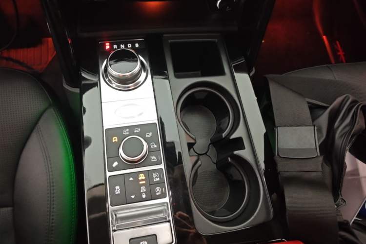 Used Land Rover Discovery 2018 3.0 SC V6 SE Gear Lever