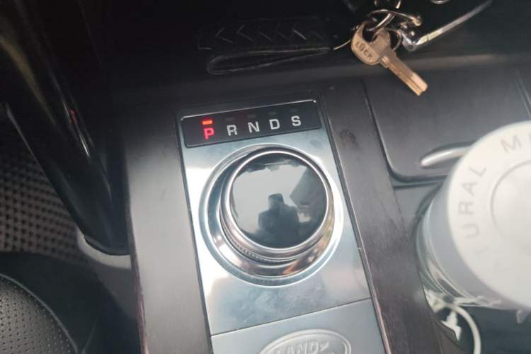 Used Land Rover Discovery 2018 3.0 SC V6 SE Gear Lever
