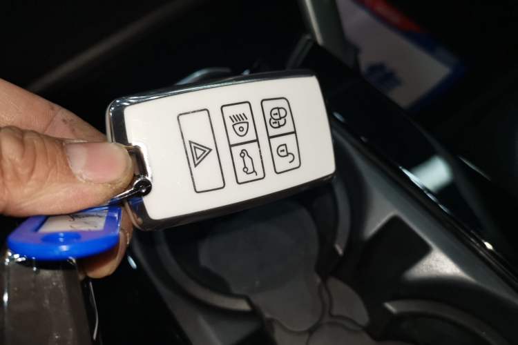 Used Land Rover Discovery 2018 3.0 SC V6 HSE Interior 1