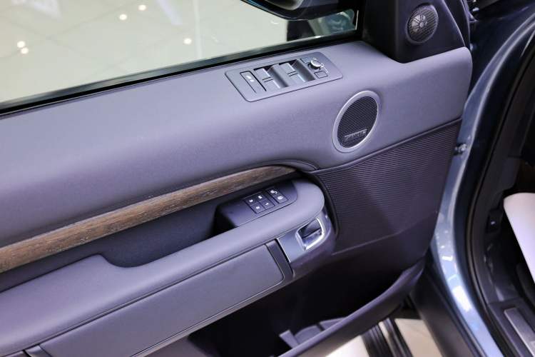 Used Land Rover Discovery 2018 3.0 SC V6 HSE Interior 2