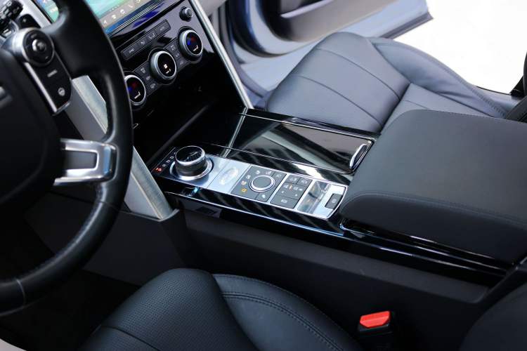 Used Land Rover Discovery 2018 3.0 SC V6 HSE Interior 5