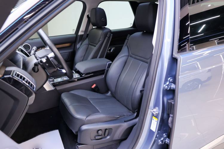 Used Land Rover Discovery 2018 3.0 SC V6 HSE Interior 6
