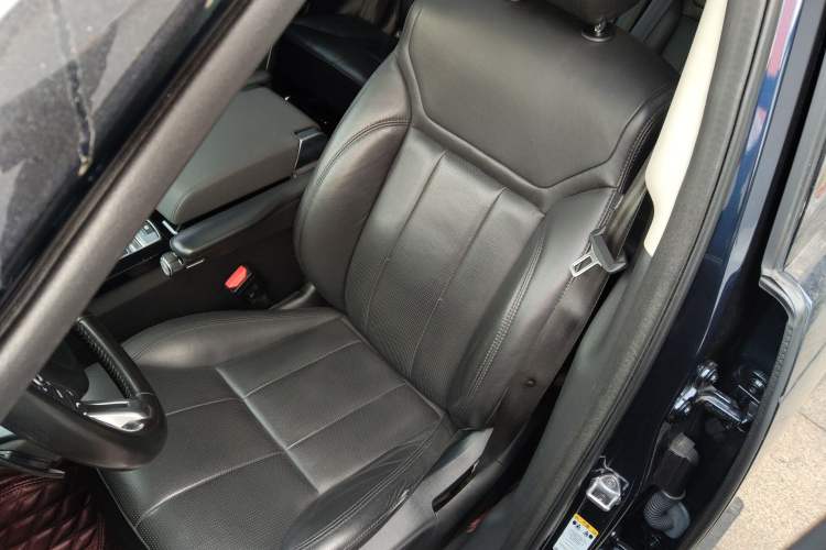 Used Land Rover Discovery 2018 3.0 SC V6 HSE Left Front Seat
