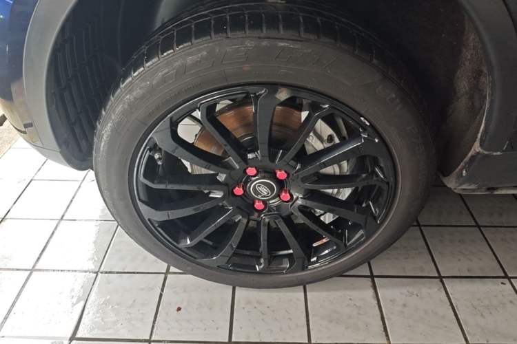 Used Land Rover Discovery 2018 3.0 SC V6 SE Left Front Wheel Hub