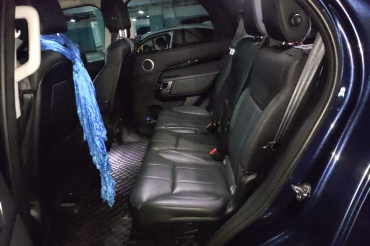 Used Land Rover Discovery 2018 3.0 SC V6 SE Left Rear Seat