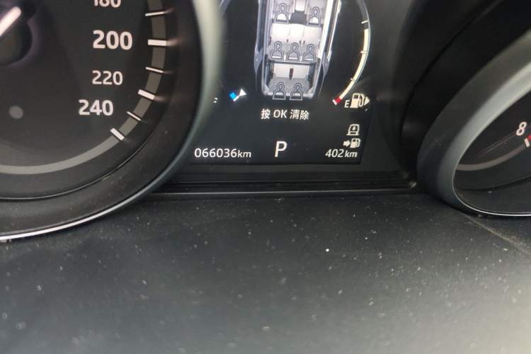 Used Land Rover Discovery 2018 3.0 SC V6 SE Odometer Close Up