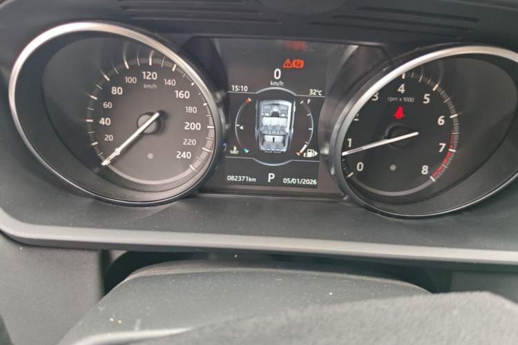 Used Land Rover Discovery 2018 3.0 SC V6 SE Odometer Close Up