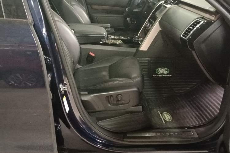 Used Land Rover Discovery 2018 3.0 SC V6 HSE Right Front Seat