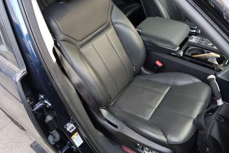 Used Land Rover Discovery 2018 3.0 SC V6 HSE Right Front Seat