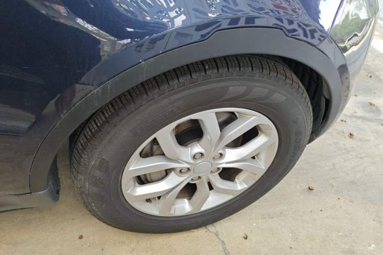 Used Land Rover Discovery 2018 3.0 SC V6 SE Right Front Wheel Hub