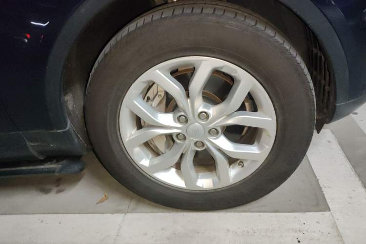 Used Land Rover Discovery 2018 3.0 SC V6 SE Right Front Wheel Hub
