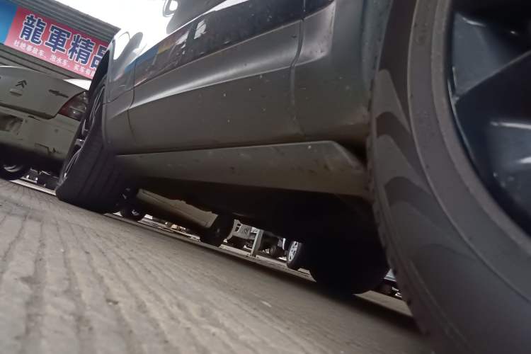 Used Land Rover Discovery 2018 3.0 SC V6 HSE Right Side Sill