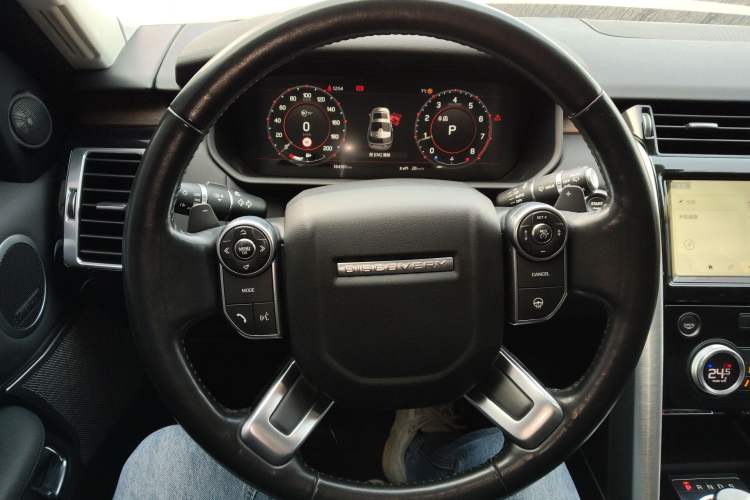 Used Land Rover Discovery 2018 3.0 SC V6 HSE Steering Wheel