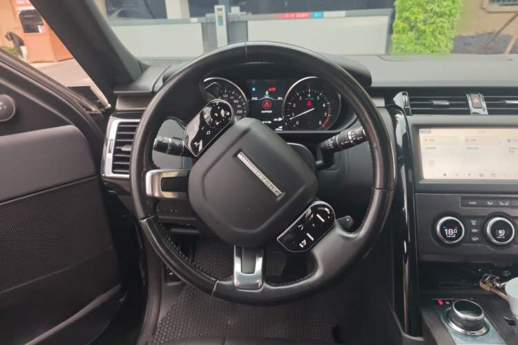 Used Land Rover Discovery 2018 3.0 SC V6 SE Steering Wheel