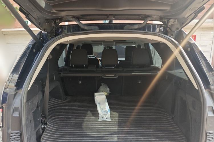Used Land Rover Discovery 2018 3.0 SC V6 SE Trunk
