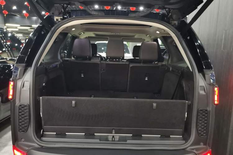 Used Land Rover Discovery 2018 3.0 SC V6 HSE Trunk