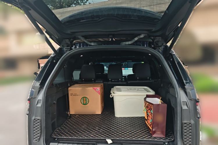 Used Land Rover Discovery 2018 3.0 SC V6 SE Trunk