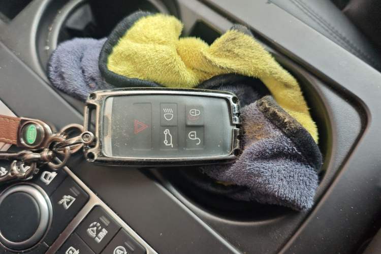 Used Land Rover Discovery 2018 3.0 SC V6 SE Vehicle Key