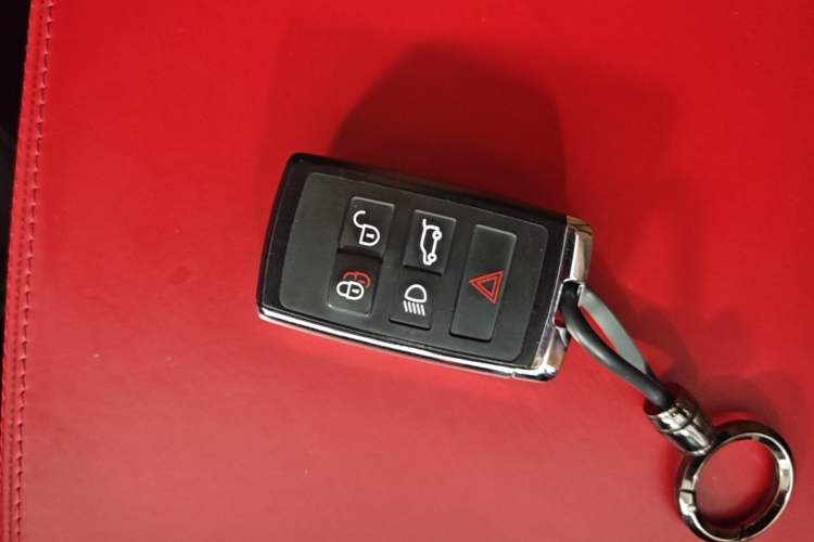 Used Land Rover Discovery 2018 3.0 SC V6 SE Vehicle Key