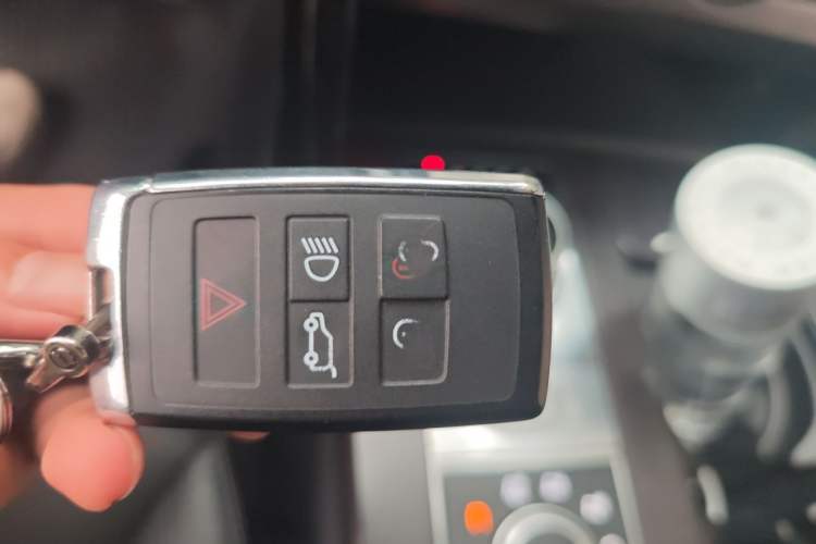 Used Land Rover Discovery 2018 3.0 SC V6 SE Vehicle Key