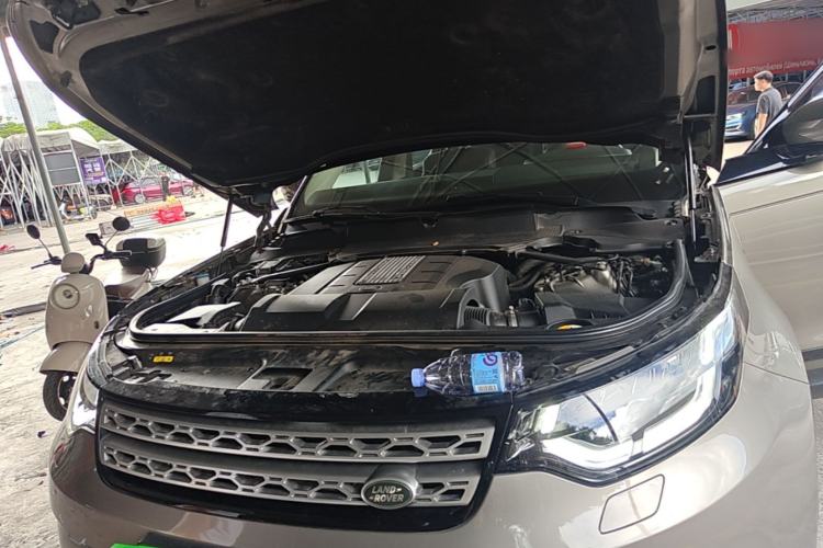 Used Land Rover Discovery 2018 3.0 SC V6 HSE Engine Bay