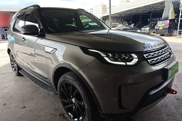 Used Land Rover Discovery 2018 3.0 SC V6 HSE Front Right 45 Deg