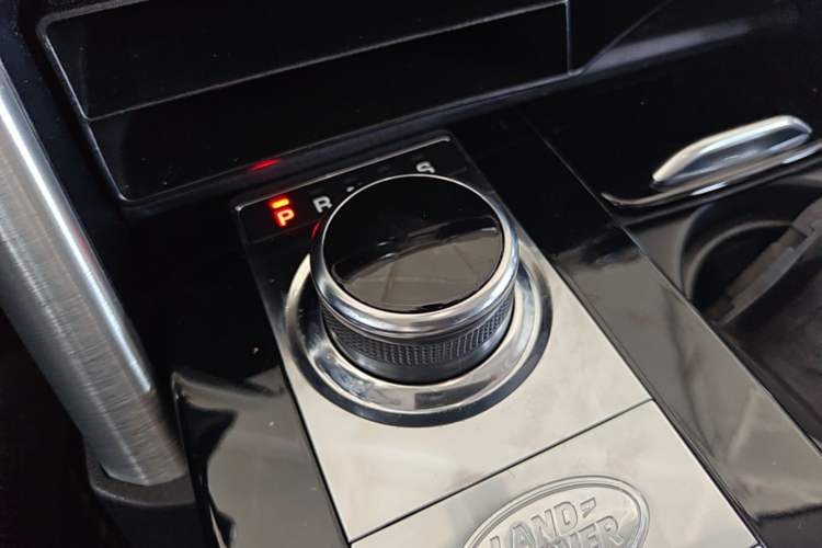 Used Land Rover Discovery 2018 3.0 SC V6 HSE Gear Lever