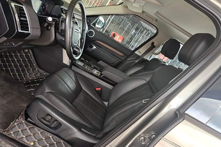 Used Land Rover Discovery 2018 3.0 SC V6 HSE Left Front Seat